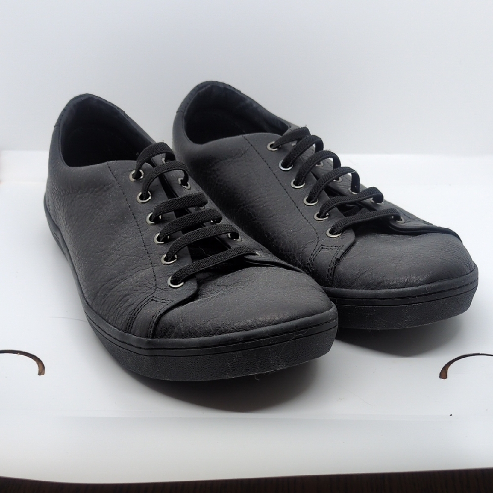Black Minimalist Lace-Up Sneakers